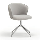 Silla tapizada ADD con pie giratorio cromado, en gris claro, vista en tres cuartos – Teulat