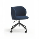 Silla de escritorio MOGI con ruedas, en azul marino, vista en tres cuartos – Teulat