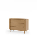 Cómoda PACIFIC de 120 cm con 3 cajones, en un dormitorio junto a un armario de madera