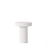 Mesa auxiliar redonda MIRKO de Ø 50 cm en cemento