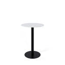 Mesa LYA alta de 96 cm, en blanco con pata negra, vista en perspectiva