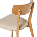 Silla ANAIS, en roble y beige, detalle del acabado