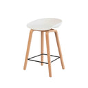 Taburete bajo RUTH con patas de madera
