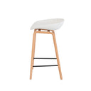 Taburete bajo RUTH con patas de madera
