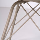Silla KENDRA, en beige, detalle del acabado