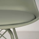 Silla KENDRA, en menta, detalle del acabado
