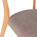 Silla KEIRA, en roble y gris claro, detalle del acabado
