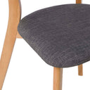 Silla KEIRA, en roble y gris oscuro, detalle del acabado