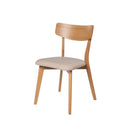Silla KEIRA, en roble y beige, vista en perspectiva