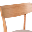 Silla KEIRA, en roble y beige, detalle del acabado