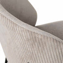 Silla FAINA, en beige, detalle del acabado