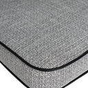 Silla MAYRA, en gris claro, detalle del acabado