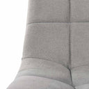 Silla MINNIE, en gris claro, detalle del acabado