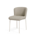 Silla ZOEY de patas beige, en taupe, vista en perspectiva