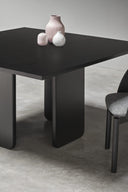 Mesa de comedor cuadrada ARQ de 137 cm para 8 personas, en negro – Teulat