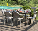 Mesa Cube 140x80 en antracita con sillas, junto a la piscina – Nardi