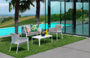 Mesa auxiliar Net 100 en blanco con sillones y sofá Net, en un césped junto a la piscina – Nardi