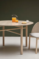 Mesa de comedor redonda JUNCO de 120 cm para 4 a 6 personas, en natural – Teulat