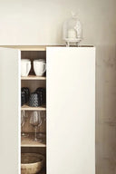 Mueble auxiliar alto ARISTA de 95 cm con 3 puertas, en blanco – Teulat