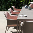Mesa Rio 210 extensible en tortora con sillones Net Relax, detalle – Nardi