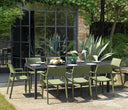 Silla Trill Armchair, en agave, en un ambiente de exterior, vista 3 – Nardi
