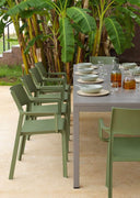 Silla Trill Armchair, en agave, en un ambiente de exterior – Nardi