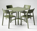 Silla Trill Bistrot, en agave, en un ambiente de exterior – Nardi