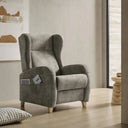 Sillón relax manual ALIX con respaldo orejero, tapizado en beige, en un salón junto a la ventana