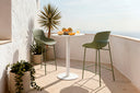 Mesa LYA Redonda Ø 70 Porcelánica, alta 96 cm, blanco, blanca, en una terraza
