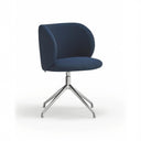 Silla tapizada MOGI con pie giratorio cromado, en azul marino, vista en tres cuartos – Teulat