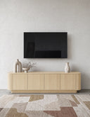 Mueble TV MARSELLA de 200 cm con 4 puertas, en roble natural, en un salón, bajo el televisor