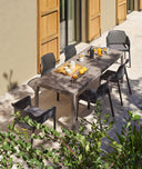 Mesa Rio 140 extensible en tortora con sillas Net y Bit en antracita, detalle – Nardi