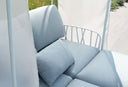 Sillón KOMODO en blanco con cojines ghiaccio Sunbrella, detalle del respaldo y los cojines – Nardi