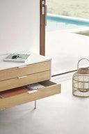 Mueble TV SIERRA de 180 cm con 2 puertas y 3 cajones, en blanco, con un cajón abierto – Teulat