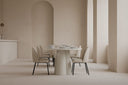 Silla MAXIME de Respaldo Alto en Concha, en beige, en un comedor