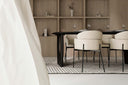Silla SALLY de Doble Respaldo, en beige, en un comedor
